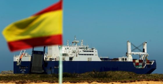 España permite que los saudíes carguen armas en sus puertos para la guerra en Yemen