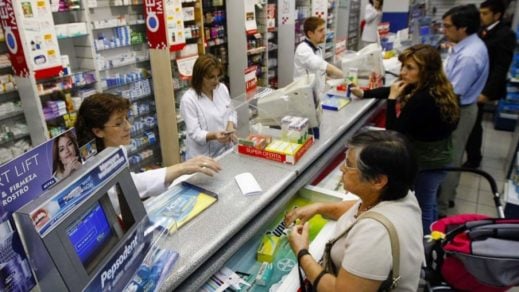 La salud como negocio: Farmacias obtienen hasta un 81% de ganancias por venta de medicamentos