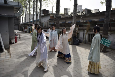 Después de 400 años el “Hanfu” revive como prenda de uso cotidiano en China