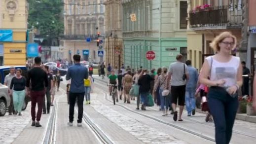 Sociólogo francés asevera que guardar silencio y caminar son formas de resistencia política