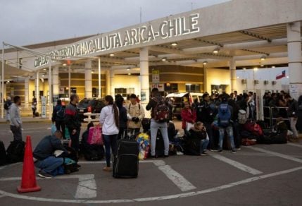 Venezolanos protestaron y se tomaron ruta en la frontera Chile-Perú por nuevas medidas migratorias