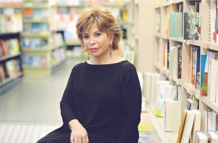 Isabel Allende: Trump ha convertido a los migrantes en «chivos expiatorios»