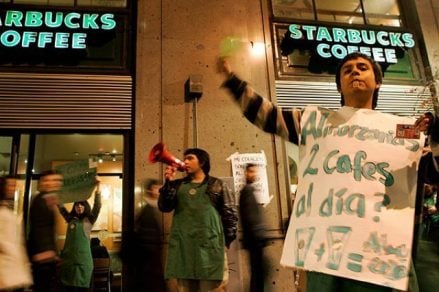 Justicia condenó a Starbucks por prácticas antisindicales contra dos trabajadores