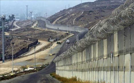 Justicia de EE. UU. da luz verde a Trump para usar fondos del Pentágono para construir el muro