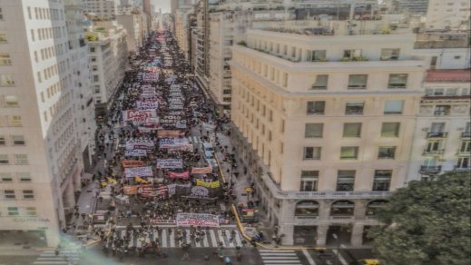 Argentinos volvieron a las calles contra ajuste económico de Macri