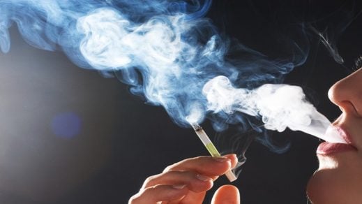 Humo del cigarrillo empeora el cáncer de cabeza y cuello