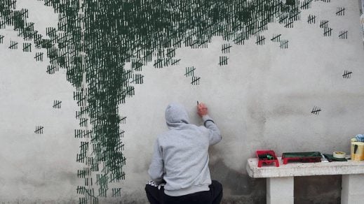 Pejac: El artista español que pinta grafitis junto a los privados de libertad