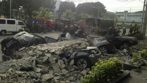 Al menos 9 muertos tras fuerte terremoto de magnitud 6,6 al sur de Filipinas