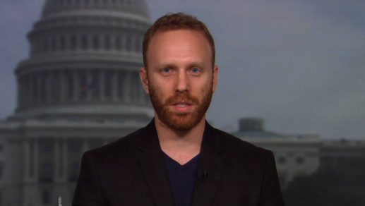 Detienen al periodista Max Blumenthal por develar violencia de la derecha durante asedio a embajada venezolana en Washington