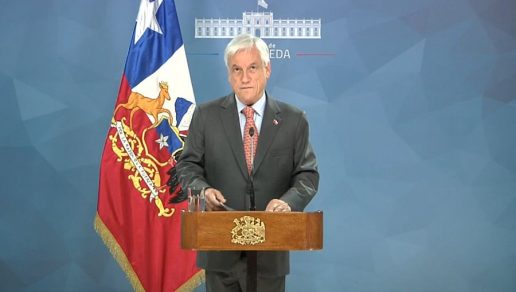 Piñera acusa el golpe y suspende alza en la tarifa del Metro de Santiago