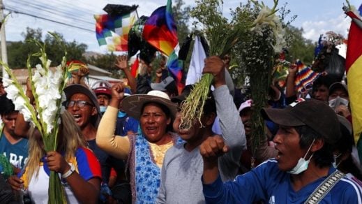 (Videos) Movimientos indígenas llegan a La Paz para exigir la renuncia del Gobierno de facto en Bolivia