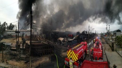 Suspenden las clases en Lampa y Colina por gigantesco incendio