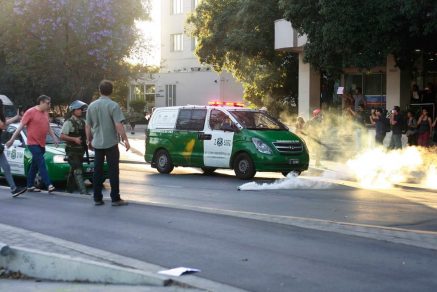 Lacrimógenas en la Clínica Santa María: Colegio Médico exige al Gobierno y a Carabineros respetar los protocolos