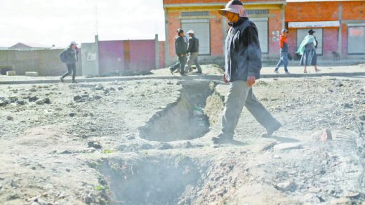 Seguidores de Evo Morales bloquean salida de combustible de la planta  de Senkata