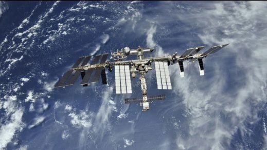 (Video) La Estación Espacial Internacional celebra con Árbol de navidad incluido