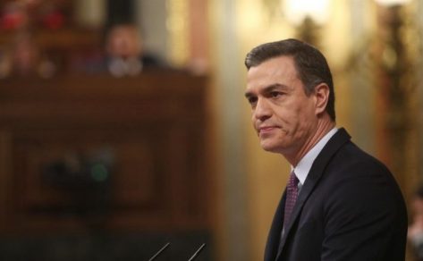 Pedro Sánchez no logra investidura en primera votación, pero espera ser elegido presidente el martes