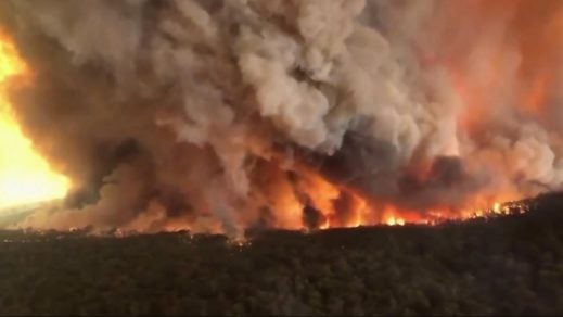 (Fotos y video) Australia recibe el 2020 en estado de emergencia por incendios forestales