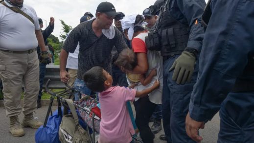 Activistas por los derechos humanos denuncian al Gobierno de México por detención de migrantes