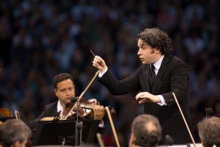 Gustavo Dudamel llevará su música a los hogares a través de la radio durante la pandemia