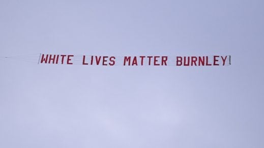 Anuncio con mensaje racista conmociona partido del Manchester City