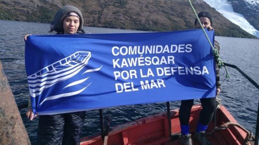 Comunidades Kawéskar denuncian colusión entre el Estado y las salmoneras para instalar cultivos en Reserva Nacional