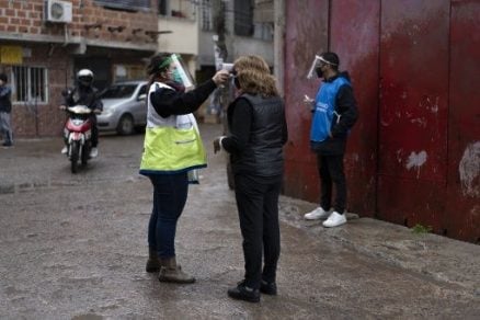 Argentina reporta la velocidad de contagios de COVID-19 más alta desde el inicio del brote