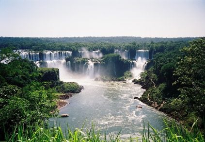 En peor momento de la pandemia, Brasil reabre las cataratas de Iguazú y otros parques nacionales