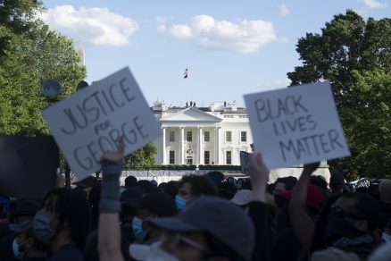 Trump dice que los gobernadores «están quedando como tontos» y les exige dureza frente a protestas