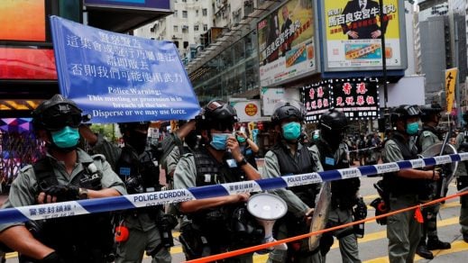 EE.UU. aprueba resolución que condena represión de manifestantes en Hong Kong