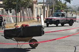 Un ataúd en la calle, el drama en Bolivia por la saturación de los ...