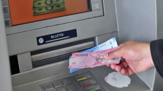 ¿De dónde sale el dinero que presta un banco?