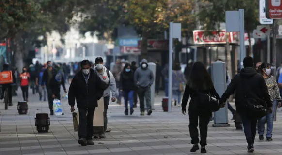 Santiago y Estación Central entran este lunes a Transición