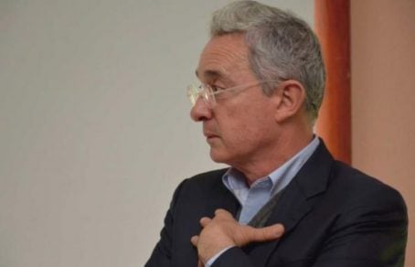 Caso Uribe: compra de testigos deja al exmandatario con arresto domiciliario y abre el camino para que pague por múltiples delitos