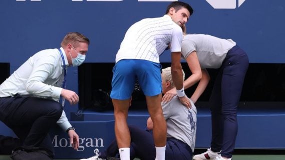 (Video) Novak Djokovic queda fuera del US Open por golpear con una pelota a una jueza