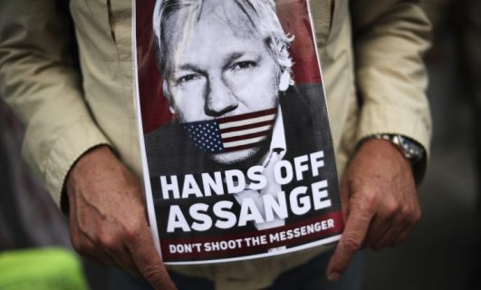 Assange corre peligro de infectarse con Covid-19 en la prisión de Belmarsh