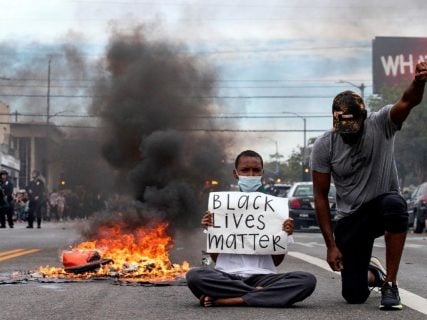 Justicia declina acusar a policías que mataron a tres afroamericanos  y las protestas se encienden en Florida