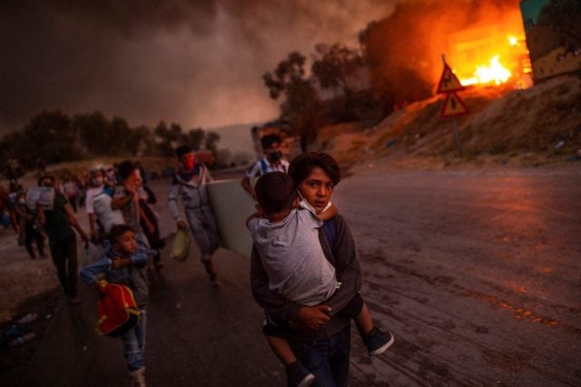 Imagen de niños refugiados de campo en llamas de Moria ganó  Foto del Año de la Unicef