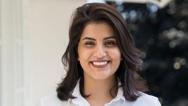 Liberan en Arabia Saudita a la activista feminista Loujain al Hathloul