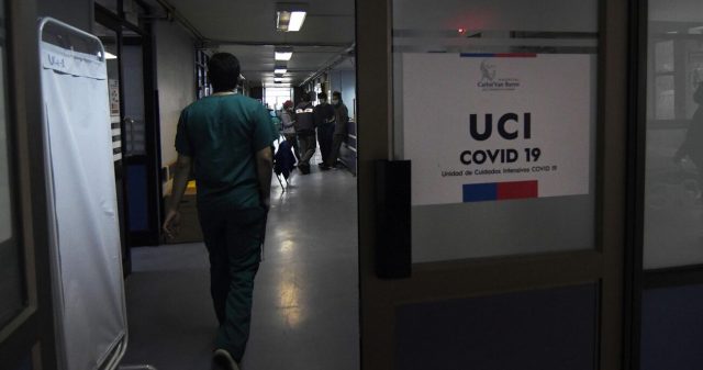 Repunte de casos ya se percibe en la red de salud: Hospitalizaciones por COVID-19 registran alza tras más de seis meses