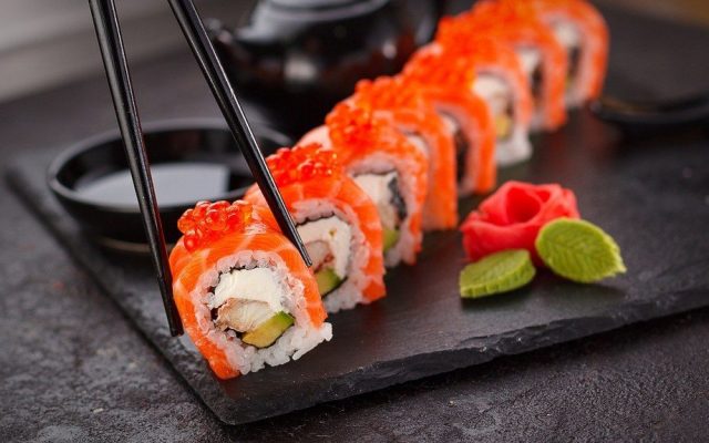 Alerta por sushi de salmón chileno: Existe etiquetado incorrecto y falta de información confiable en el punto de venta