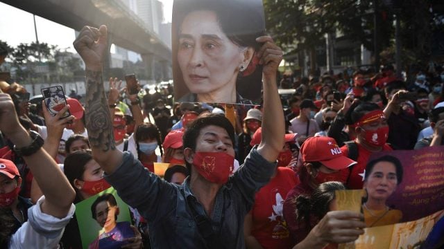 ¡ 147 detenidos! Miles se se mantienen en las calles de Myanmar en rechazo al Golpe de Estado