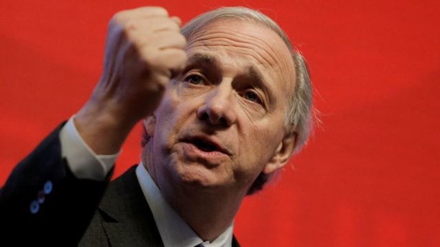 Magnate Ray Dalio asegura que el bitcóin puede perturbar el actual sistema monetario