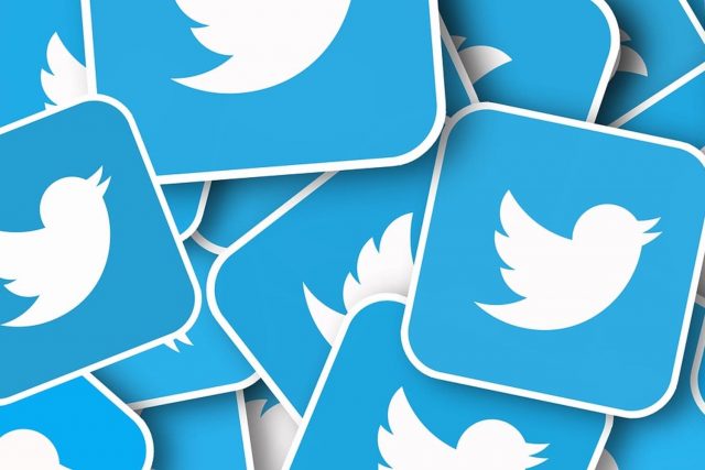 Twitter evalúa cobrar algunos servicios por su lento crecimiento económico