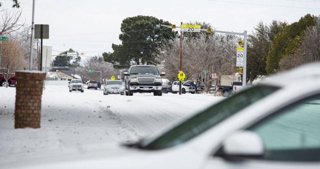 EE.UU: Texas sin electricidad y precios por las nubes debido a tormenta de nieve que afecta a la ciudad