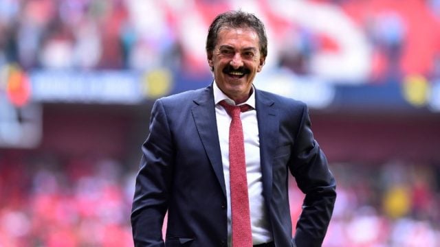 Ordenan prisión para el entrenador argentino Ricardo La Volpe por acoso