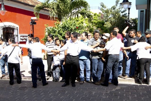 Guardaespaldas de candidatos en campaña electoral