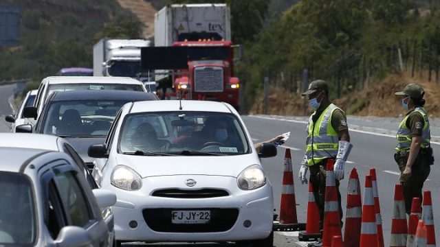 ICOVID Chile: Reducción del testeo por fin de semana largo generó insuficiente identificación de nuevos contagios