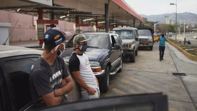 Encuesta revela que venezolanos rechazan categóricamente sanciones de EE.UU. contra el diésel