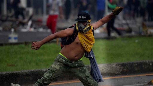 Duque ordenó máximo despliegue militar en un intento por aplacar fuertes protestas en Cali