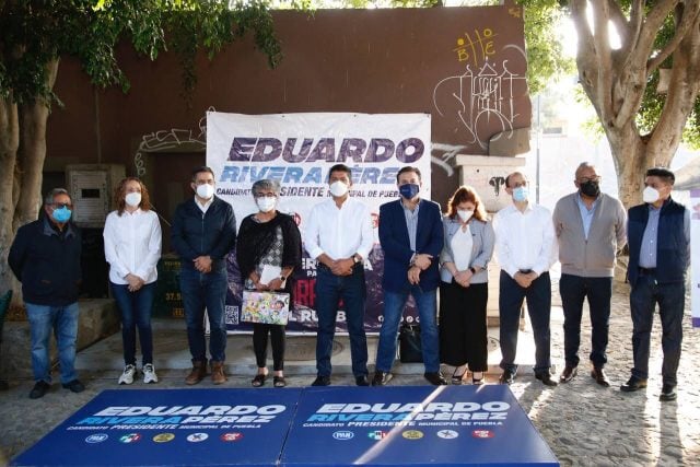 El candidato de Va por Puebla, Eduardo Rivera a la alcaldía con empresarios hoteleros y restauranteros